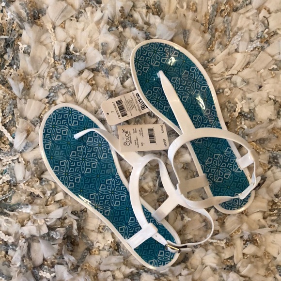 T Strap Sandals - Picture 3 of 4